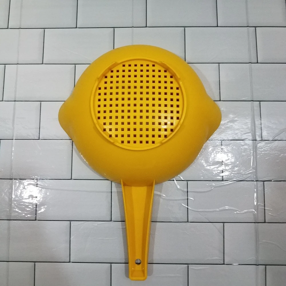 Tupperware Colander - Picture 4 of 11